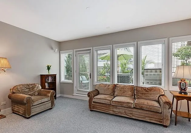 641 W Wayman St #D — Photo 9