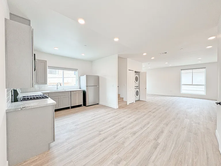 1743 Armacost Ave — Photo 11