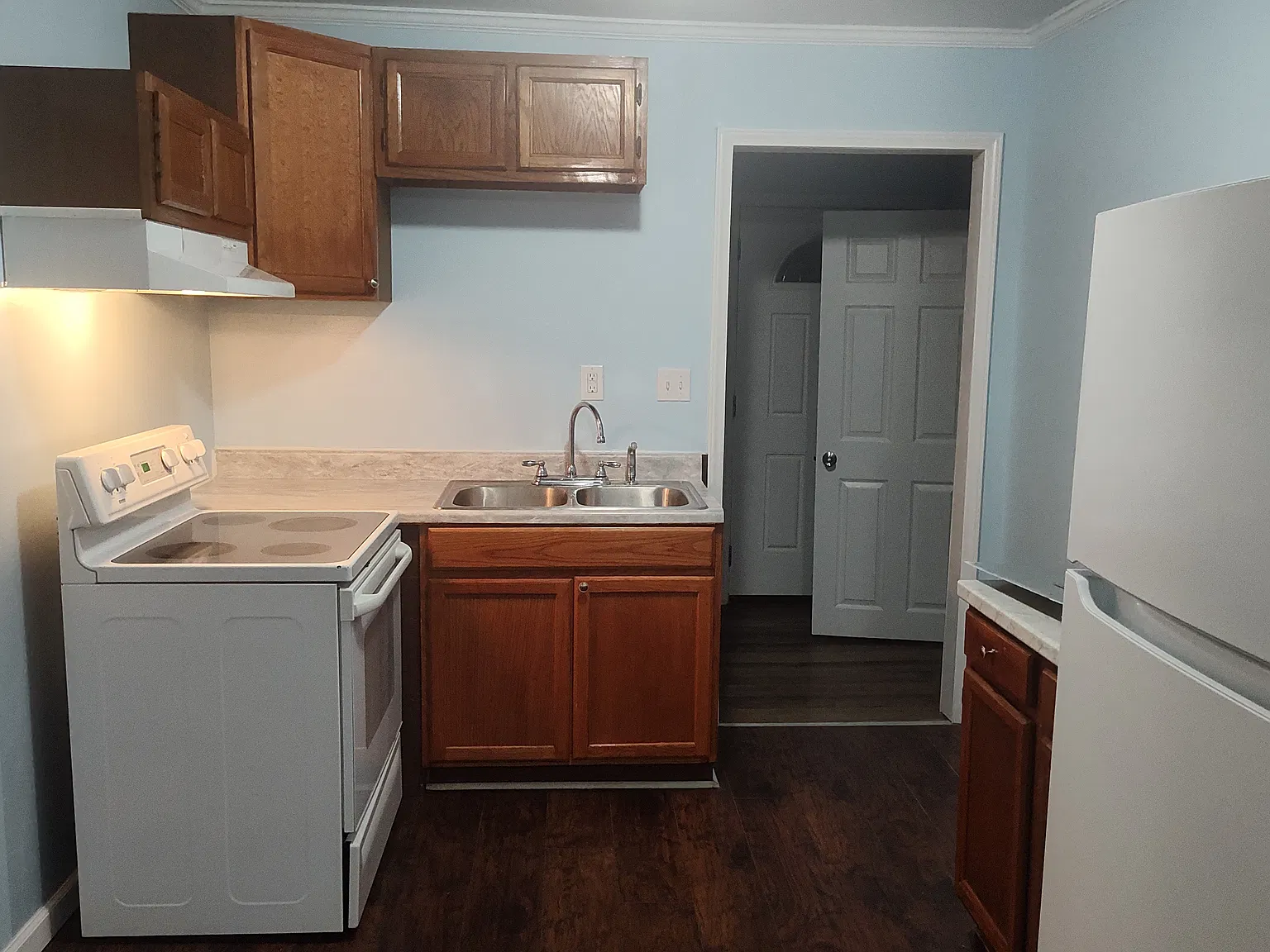 3 bed, 726 sqft, $1,100 — Photo 2
