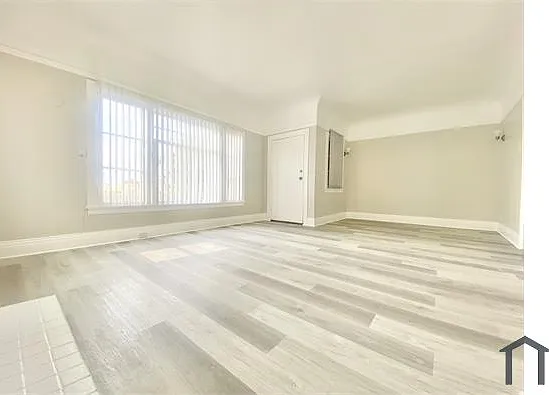 240 S New Hampshire Ave — Photo 1