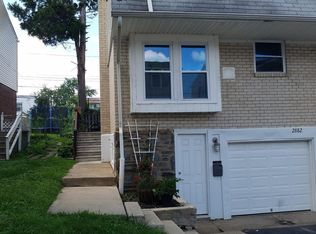 2882 Walnut Hill St, Philadelphia, PA 19152