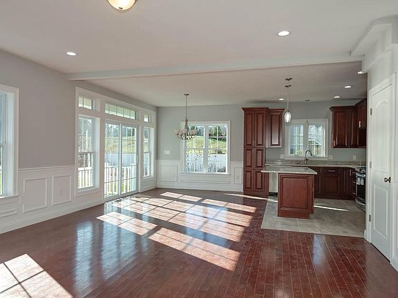 3rd image of 4 Daania Dr #8