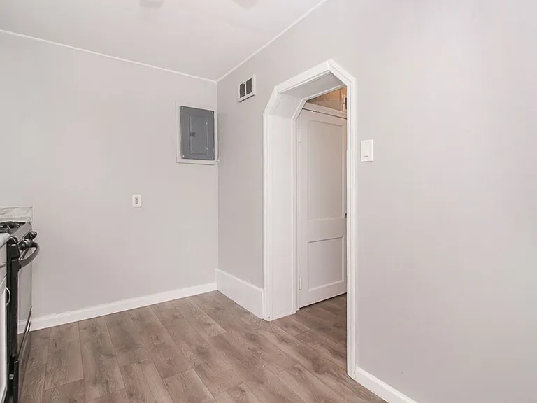 3822 W 133rd St — Photo 13