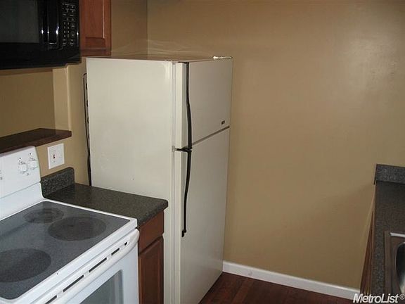3rd image of 2021 Benita Dr Unit 4