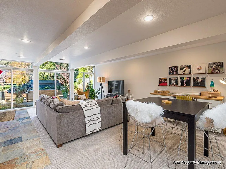 17627 Kelok Rd — Photo 25