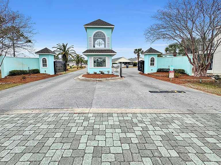 11720 Seashore Ln — Photo 35