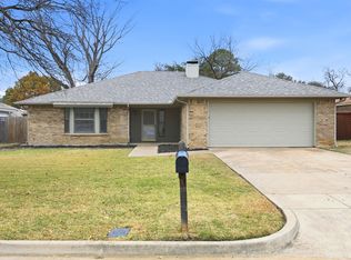 1021 Westminster Ln, Mansfield, TX 76063