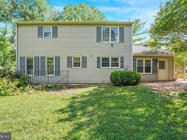 629 Lancaster St — Photo 7