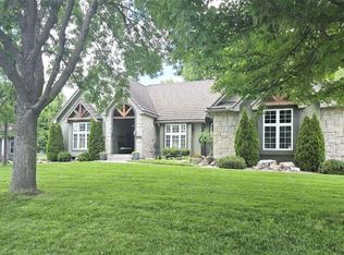 1025 SW Summit Falls Dr, Lees Summit, MO 64081