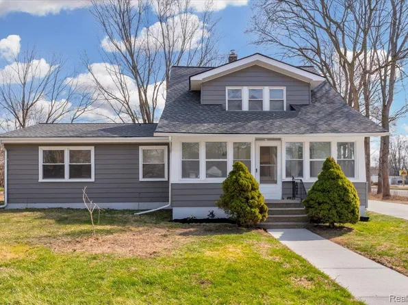 40 Burbank Ave, Ypsilanti, MI 48198