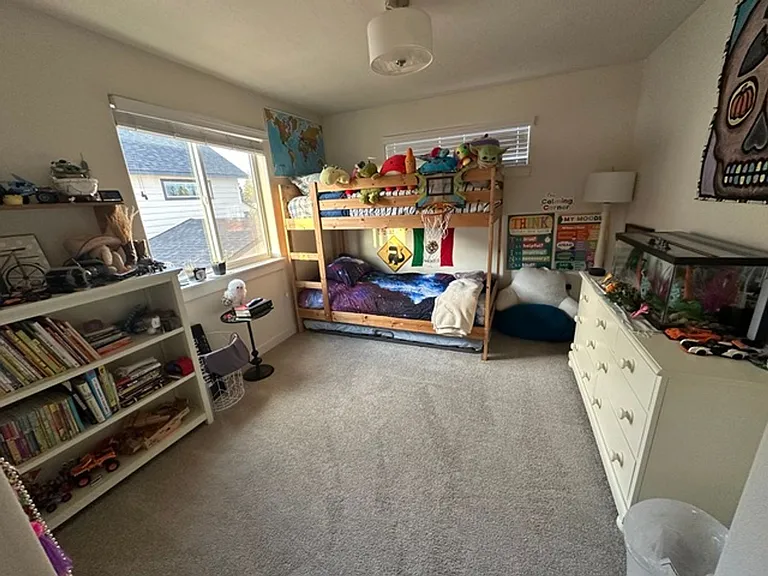 692 W Willitts St — Photo 25
