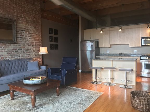 3rd image of 2201 W Wabansia Ave APT 17