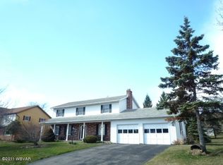 3 Rosewood Ct, Danville, PA 17821