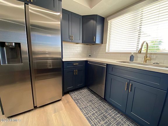 3rd image of 4820 W GROVERS Avenue