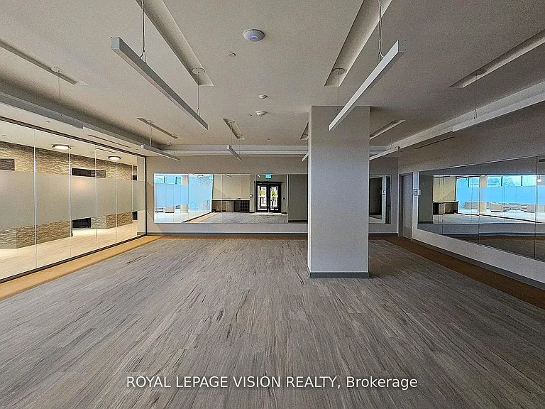 5105 Hurontario St #426 — Photo 24