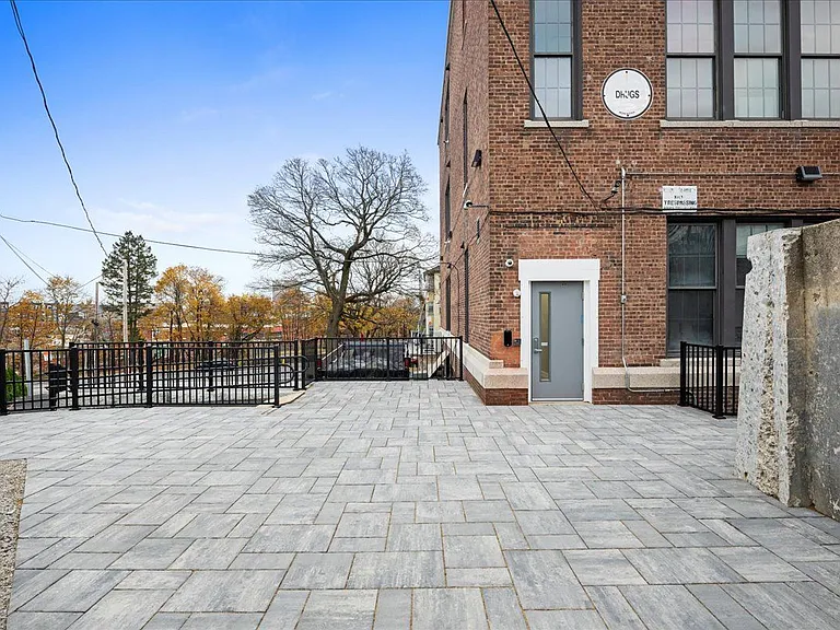22 Waverly St — Photo 13