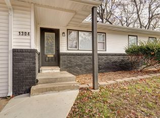 1304 S Prince Ln, Springfield, MO 65804