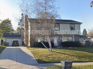 257 S Regis Rd, Saukville, WI 53080