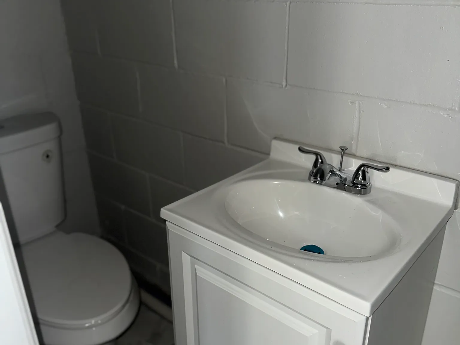 Studio, 1000 sqft, $800 — Photo 3