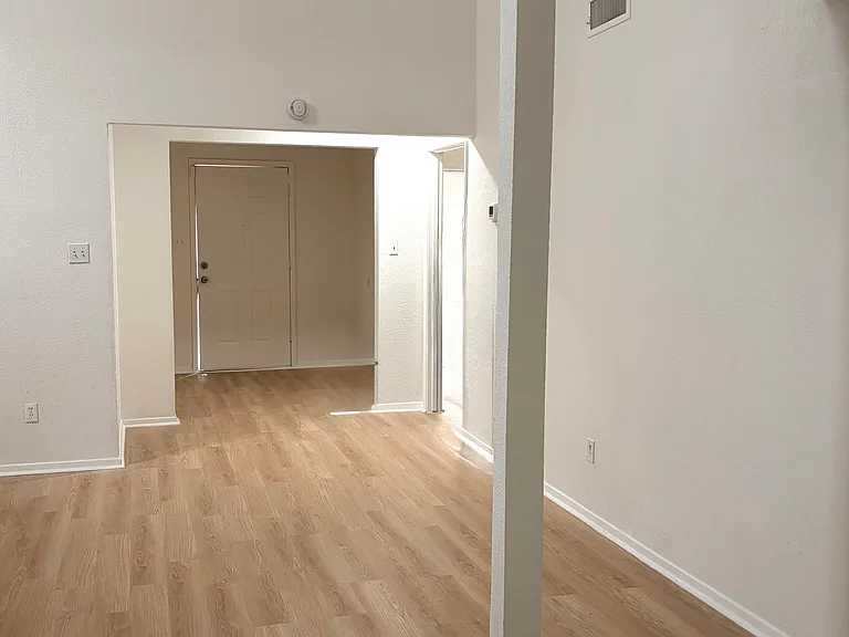 312 Franklin Ave — Photo 16