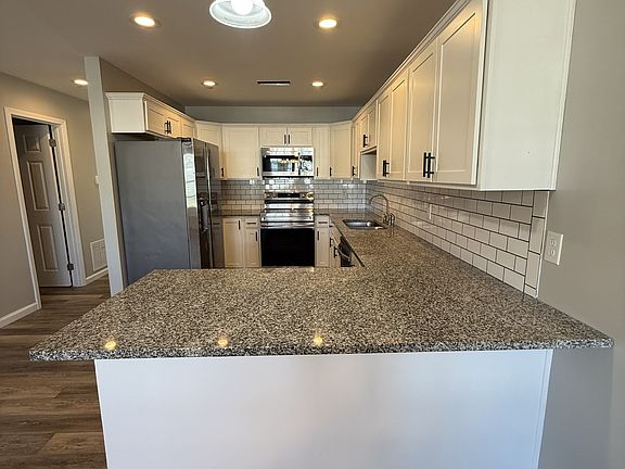4th image of 234 Longwood Ln #1