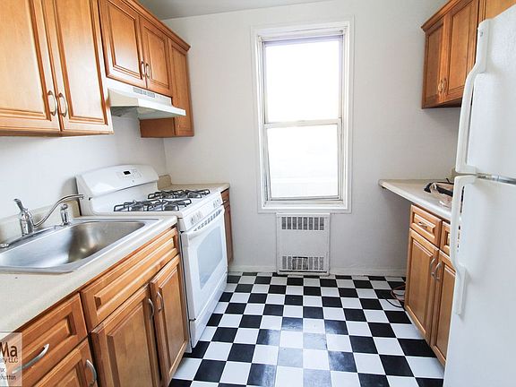 2nd image of 4345 Webster Ave APT 1C