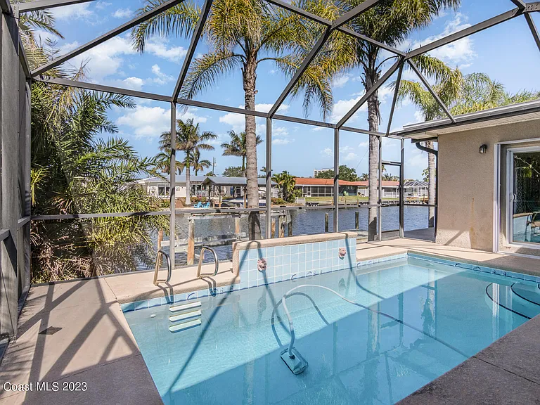 187 Jamaica Dr — Photo 1
