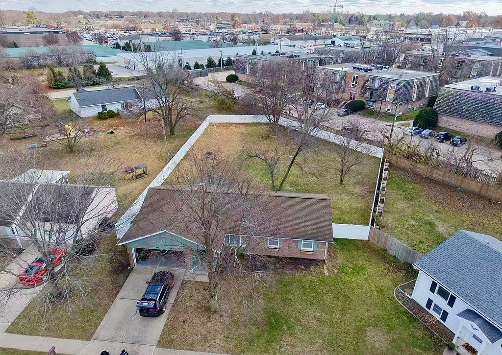 1001 Devon St - Property Image