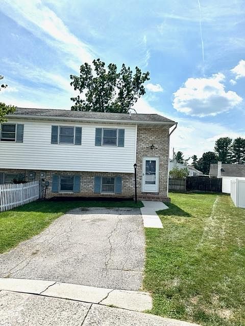 8 Lilac Ct - Front