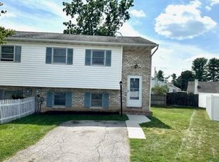 8 Lilac Ct, Hanover, PA 17331