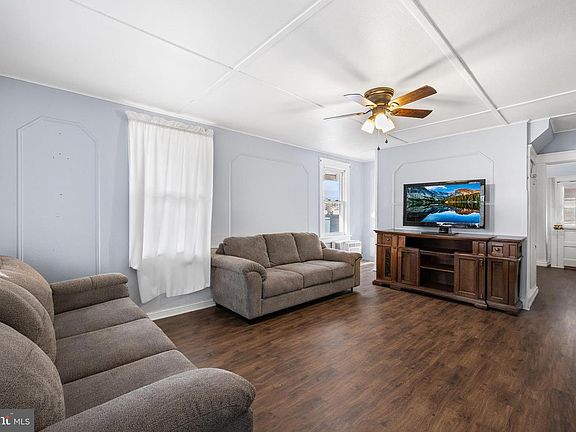 2nd image of 638 Beachwood Blvd