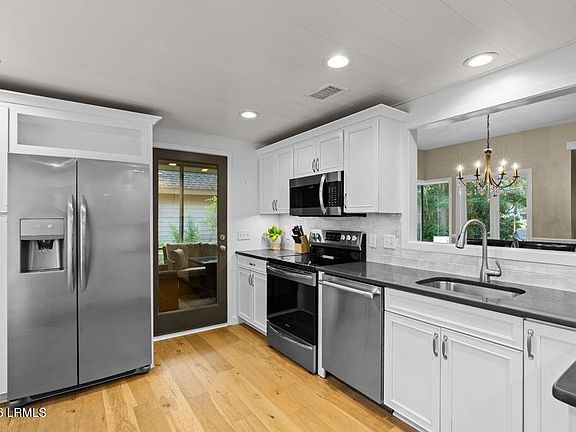 3rd image of 652 S Reeve Road