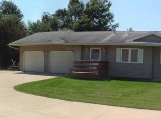 299 28th Ave SW, Cedar Rapids, IA 52404