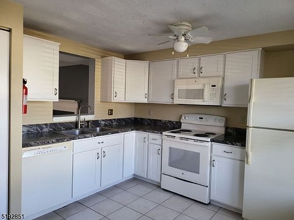 5th image of 41 Ben Franklin Dr