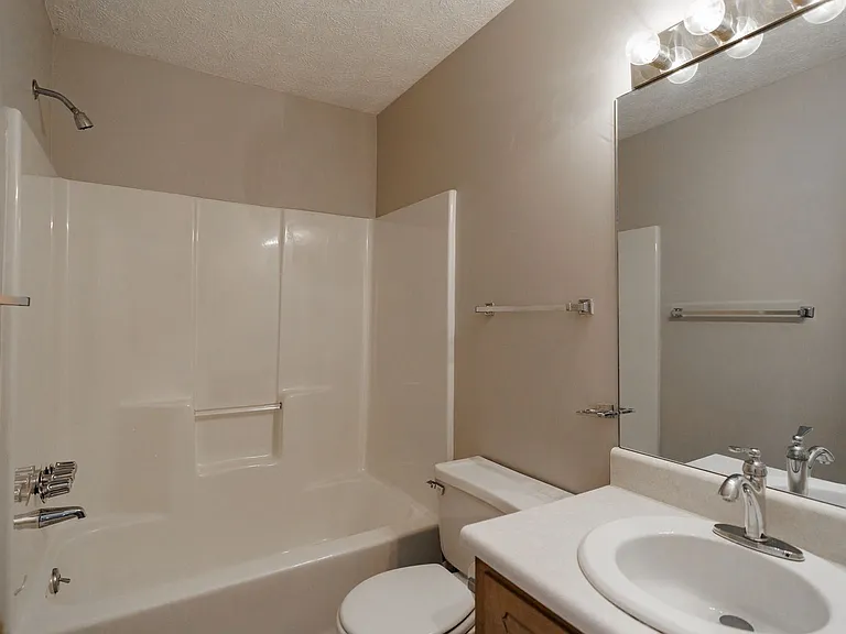 1160 Grayson Ln — Photo 11