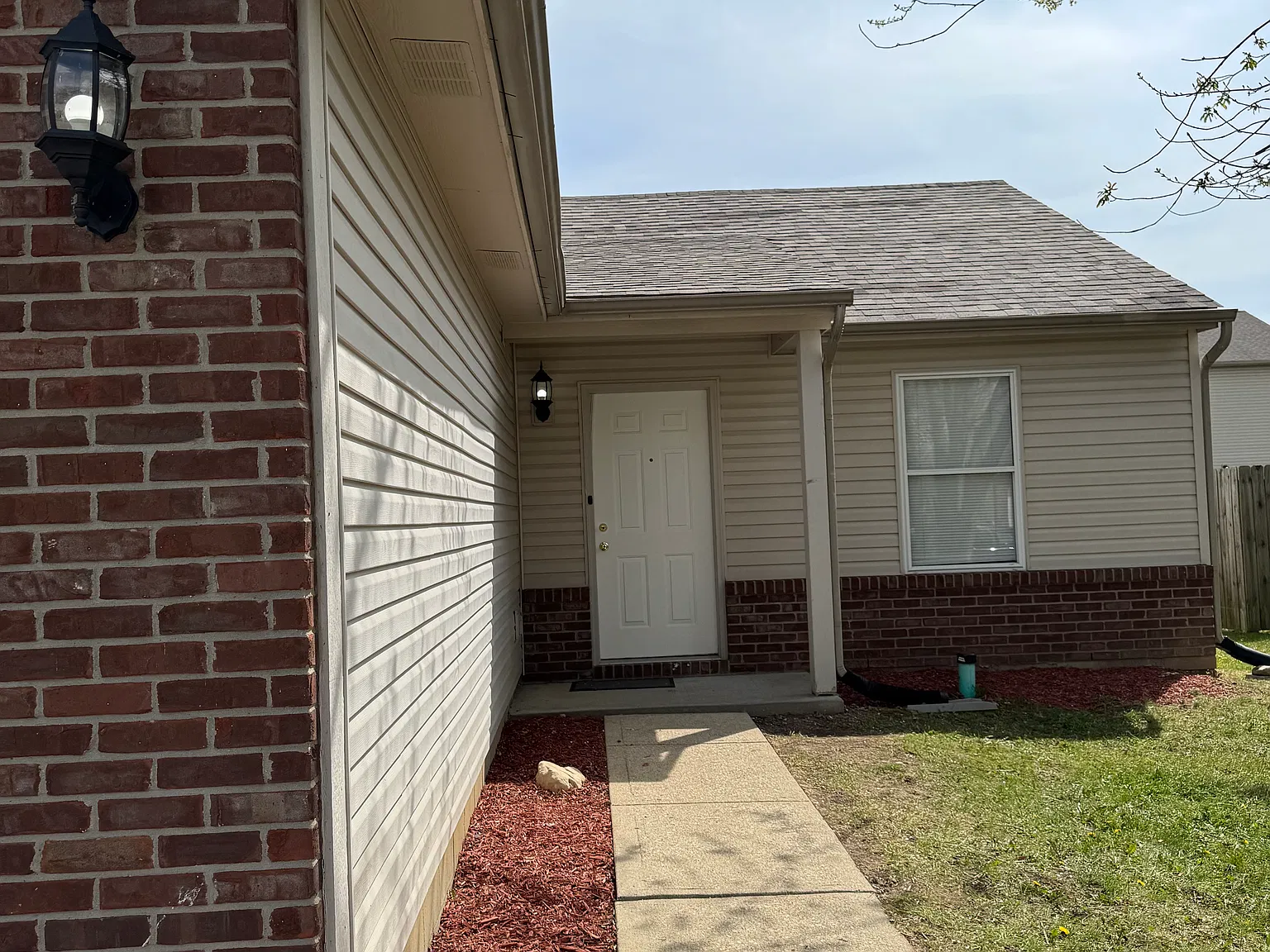 3 bed, 1214 sqft, $1,575 — Photo 3