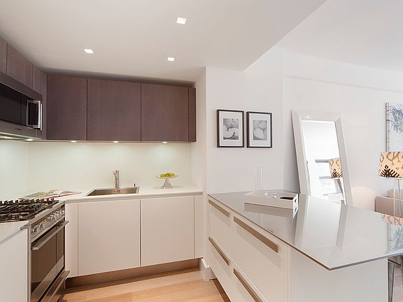 3rd image of 11 E 87th St APT 10E