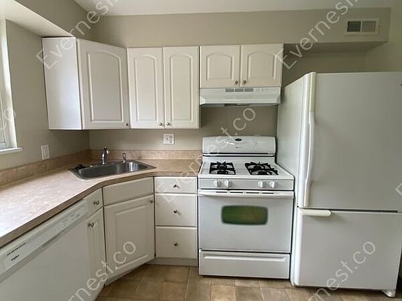 4th image of 1305 King Ave #H