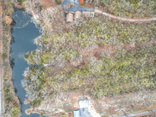 2830 N Lincoln Lake Dr, Coal City, IL 60416