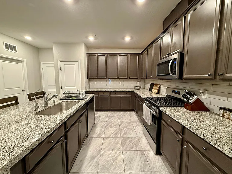 491 Fairview Hills St — Photo 2
