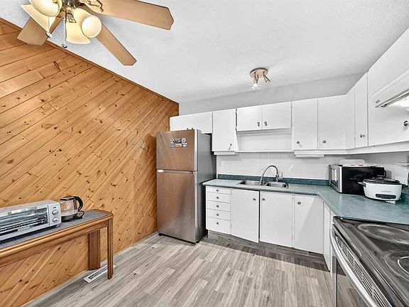 5th image of 320 E Abinger Cres NE