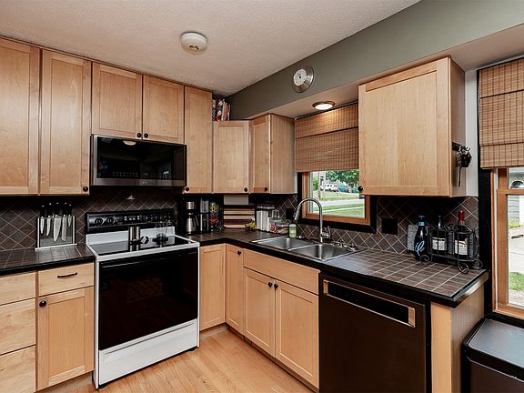 3rd image of 1109 4th St SW