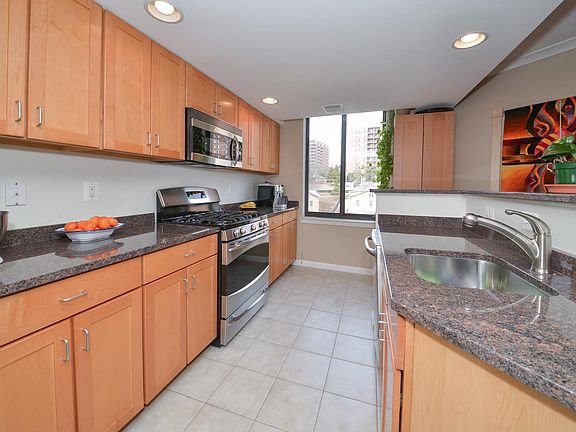 Kitchen (stainless steel appliances, granite countertops, wood cabinets with plenty of storage)
