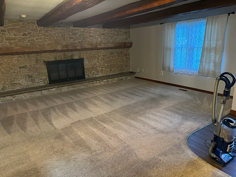 408 Lyle Dr — Photo 6