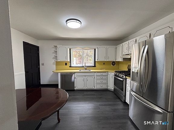 4th image of 42 Wendy Rd