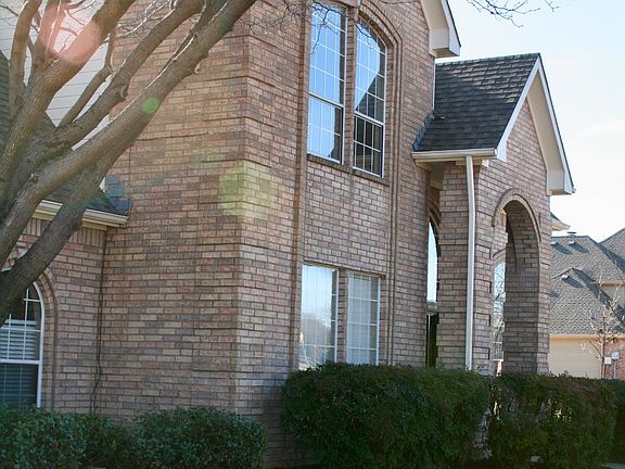 3rd image of 1209 Oak Creek Cir