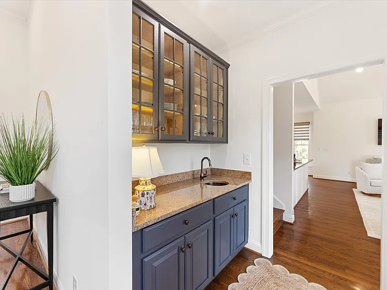 Butler's pantry with access to patio
