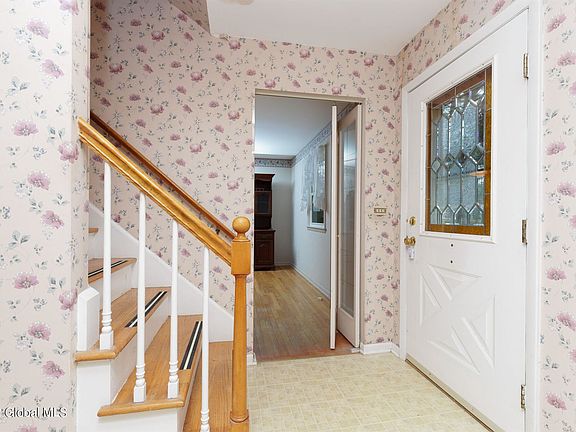 4th image of 14 Tamarack Ln