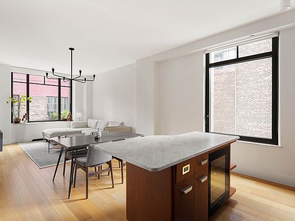4th image of 110 Charlton St APT 9H