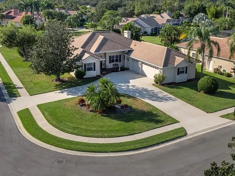 Butlers Crest Dr — Photo 39